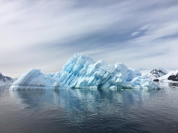 Comment organiser un voyage d'exploration des glaciers en Antarctique en petits groupes ?