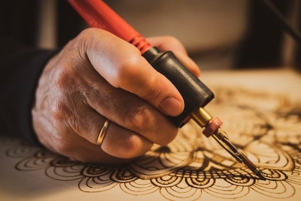 Comment créer des œuvres d'art avec des techniques de pyrogravure ?